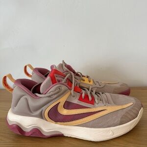 Nike Men's Giannis Immortality 3 Basketball Shoes